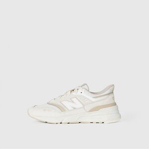 New Balance Women's Sneakers in Cream and Tan